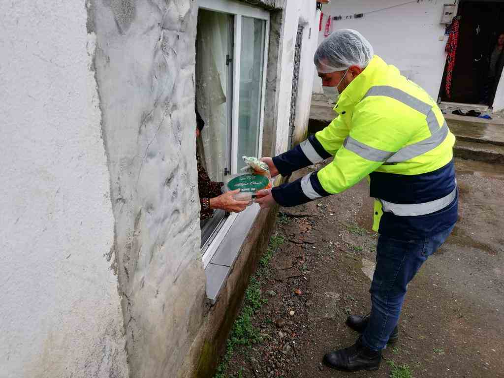 SOFRALAR BOŞ KALMIYOR, ÇOCUKLAR ÜŞÜMÜYOR